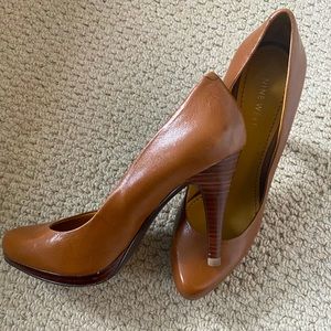 Gorgeous pair of tan leather 3.5in Nine West heels